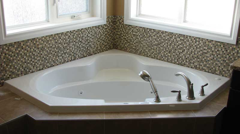 photo of a custom bathtub installation done by Tryangle Mechanical